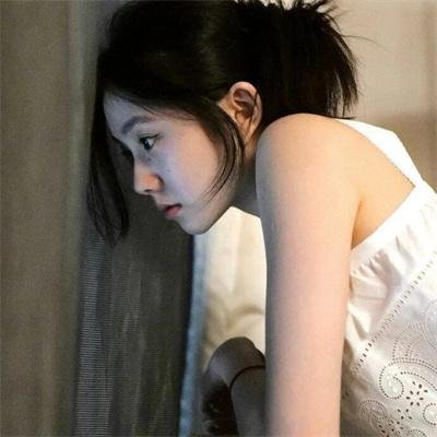只能爱一个海报